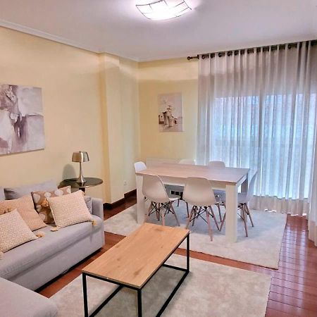 Cozy Yellow Home In Getxo Bagian luar foto
