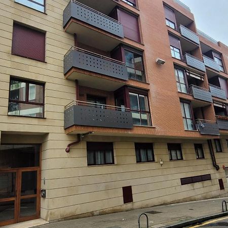Cozy Yellow Home In Getxo Bagian luar foto