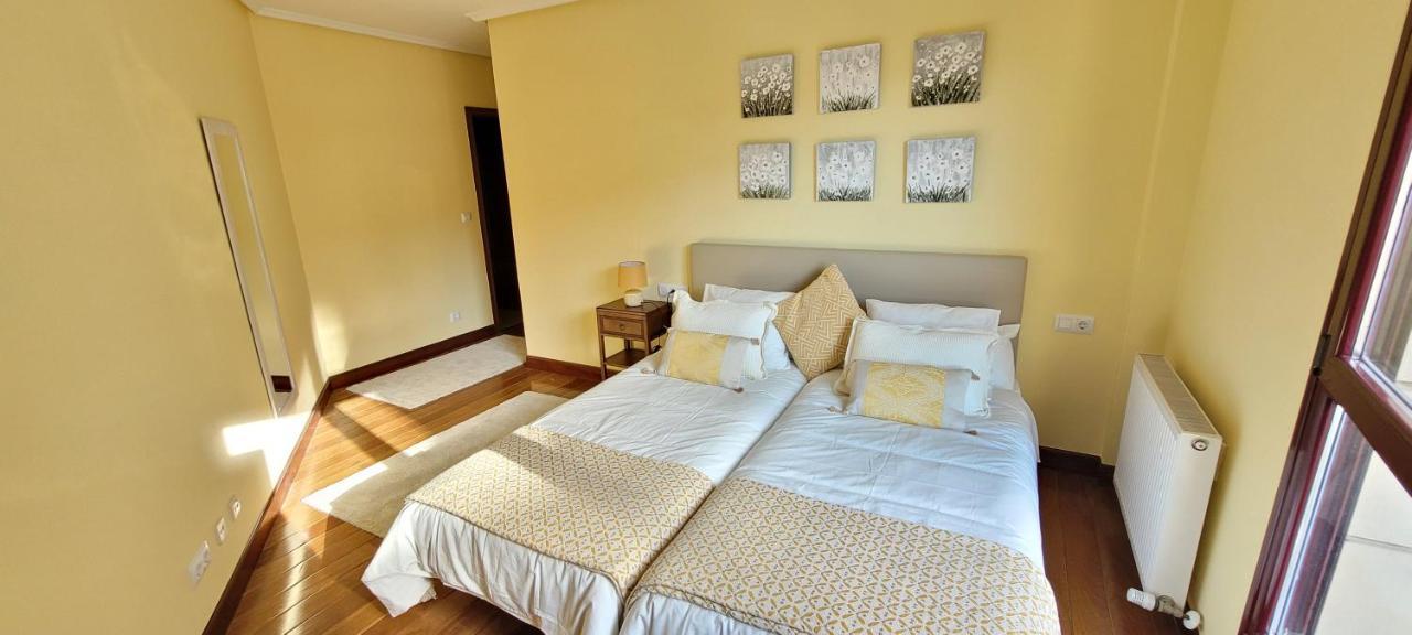 Cozy Yellow Home In Getxo Bagian luar foto