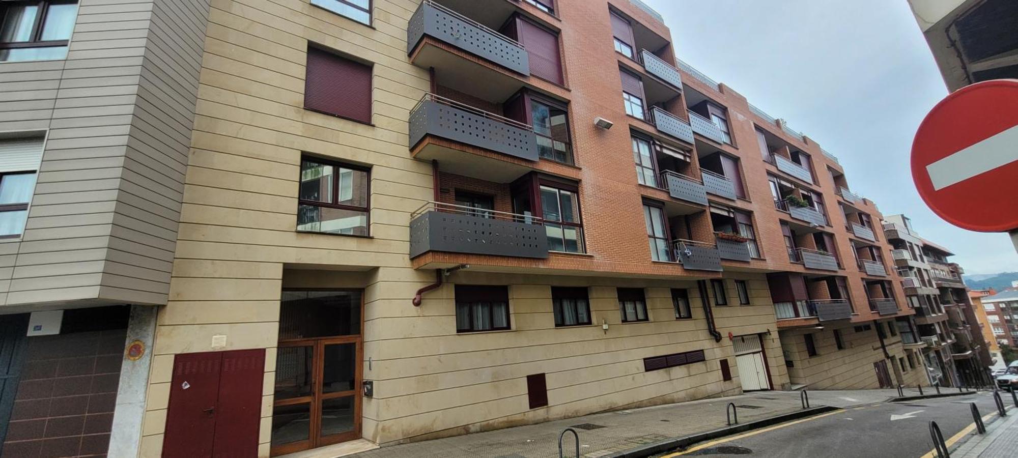 Cozy Yellow Home In Getxo Bagian luar foto